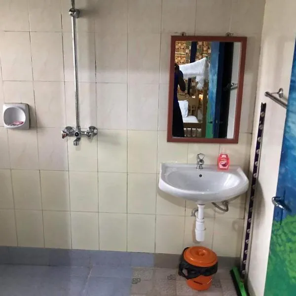 Home stay studio 62 Guesthouse, hotel in Jinja