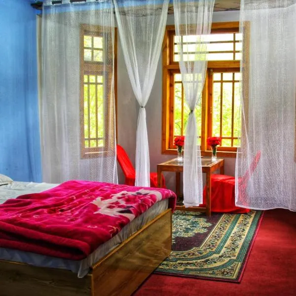 Rakaposhi Amin Hotel & Restaurant Pissan Hunza Nagar Gilgit Baltistan, hotel v destinaci Gilgit