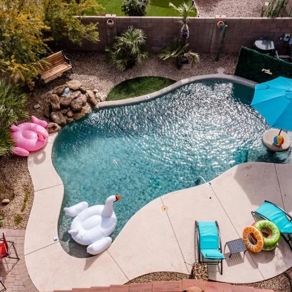 Chic Poolside Oasis - Karaoke - BBQ - Games, hotel a Phoenix
