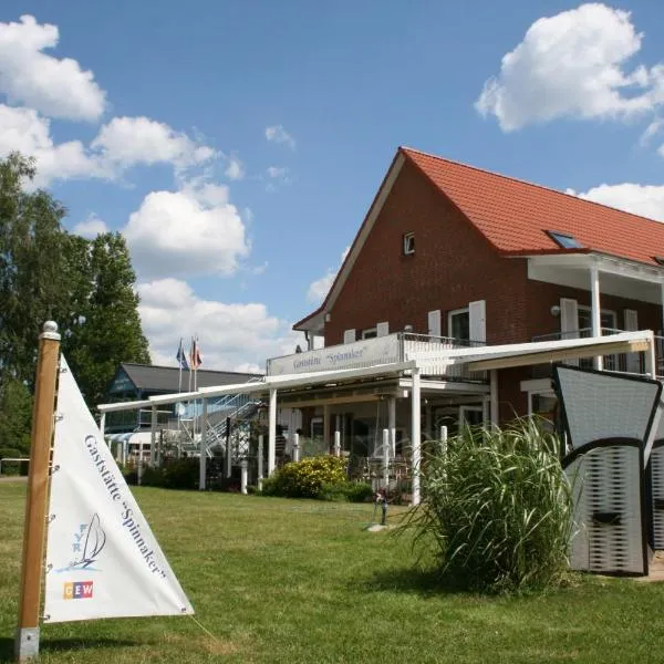 Ferienzentrum Yachthafen Rechlin、レヒリンのホテル