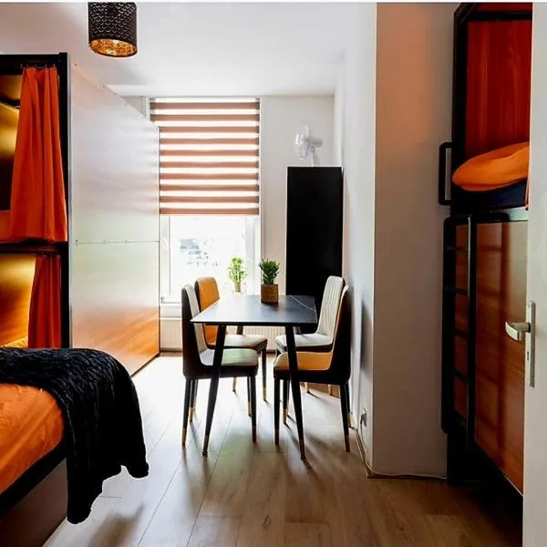 Recharge Hostel, hotel in Rotterdam