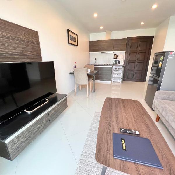 RENOVATED 1 Bedroom Condo in Park Lane