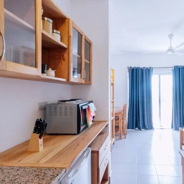 B8-03 Studio, Apt 22, Mwangani Apartments, hotel in Fumba
