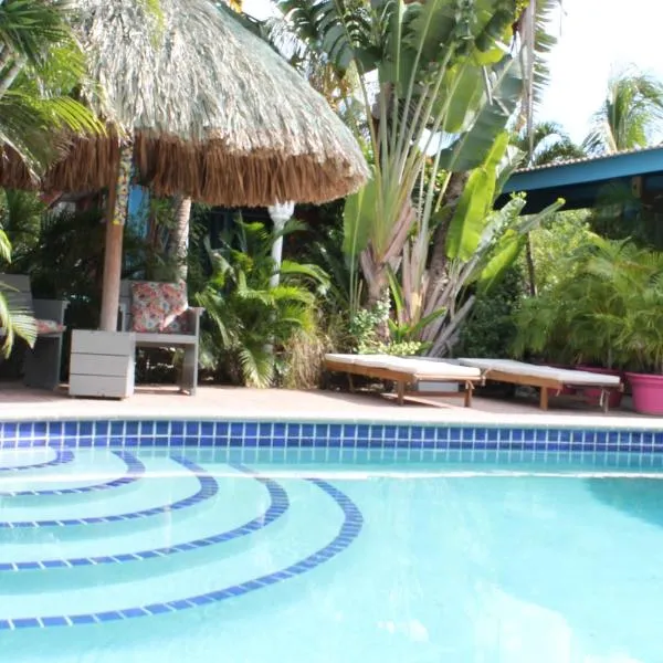 Caribbean Flower Apartments, hotelli kohteessa Willemstad