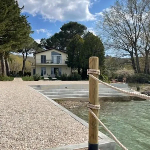 The Boathouse, at the lake, hotel en Magione
