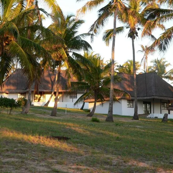 Blue Moon Beach Holiday Resort, Hotel in Inhambane
