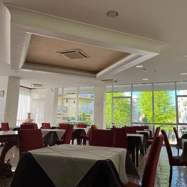 Fellini Rimini，位于里米尼的酒店