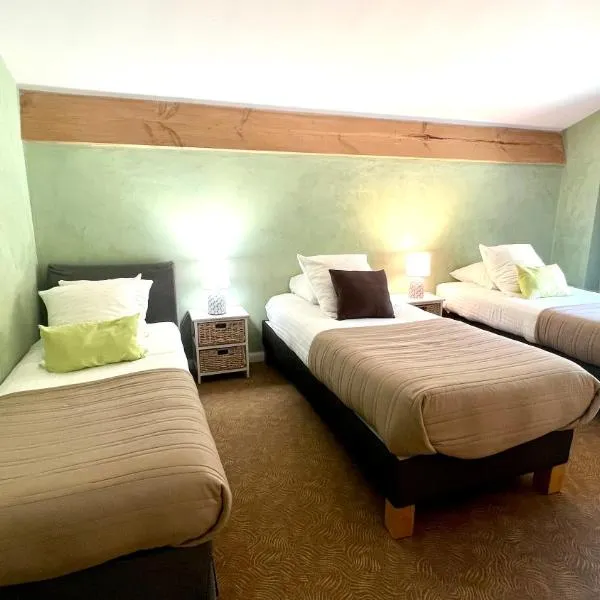 Logis Hôtel Restaurant Le Domaine de l'Eau Vive, хотел в Ларжонтиер