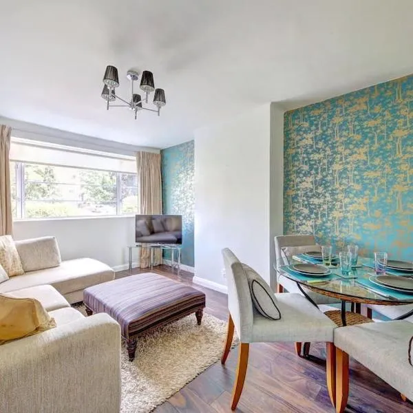 2 bed flat - SW London with parking, hotel v destinaci Teddington