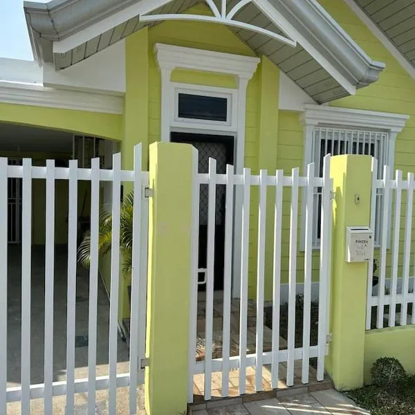 4 Bedroom Bungalow, Angeles City, hotel i Angeles