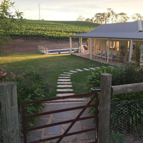 O'Briens of Clare - Stylish Pet Friendly Vineyard Accommodation, hotel en Clare