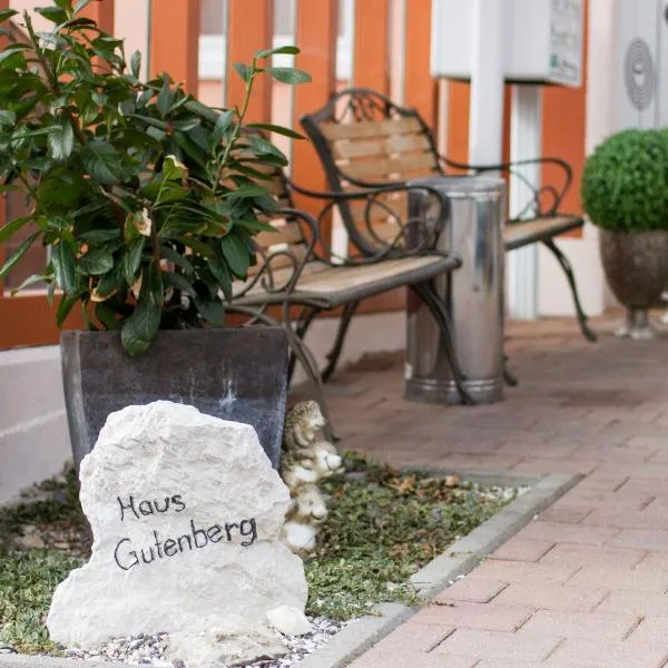 Hotel Garni Haus zum Gutenberg, hotel in Hallbergmoos