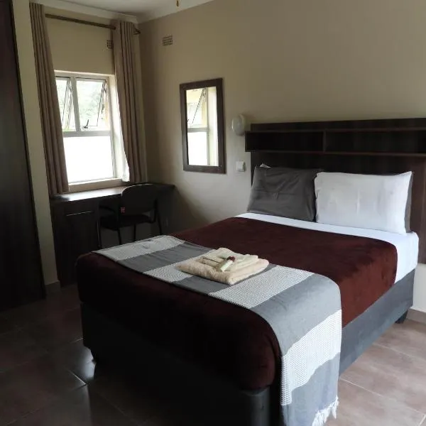 2 Bed Apt with en-suite and kitchenette - 2066, hotel di Harare