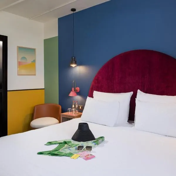 PLAY Seaport Suite Hotel TLV，位于特拉维夫的酒店