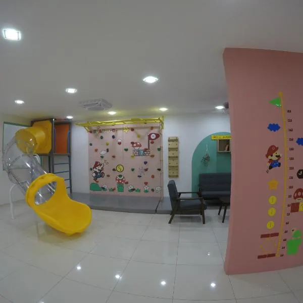 CoCo Fun House Kemaman with Pool and Bathtub, ξενοδοχείο σε Kampong Gong Pauh