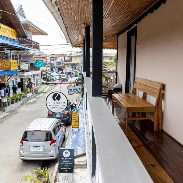 Tortugas Brews B&B formerly Cat in The Cup B&B, ξενοδοχείο στο Μπόκας ντελ Τόρο