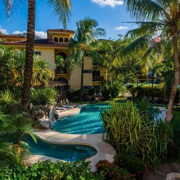 Beautiful newly refurbished 2 bedroom 2 Bathroom 2nd floor condo, hotel in Tamarindo