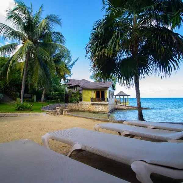 Crystal Cove Oceanfront/ 2 bedroom Condo, Hotel in Ocho Rios