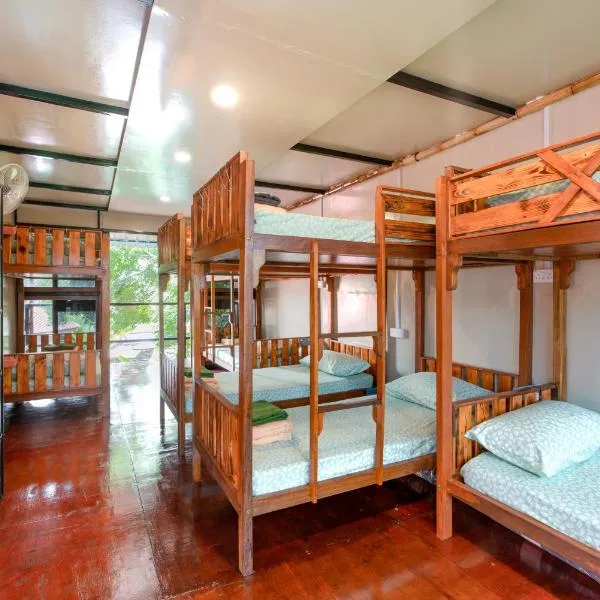 Bunga Hostel Female Dorm, ξενοδοχείο σε Pantai Cenang