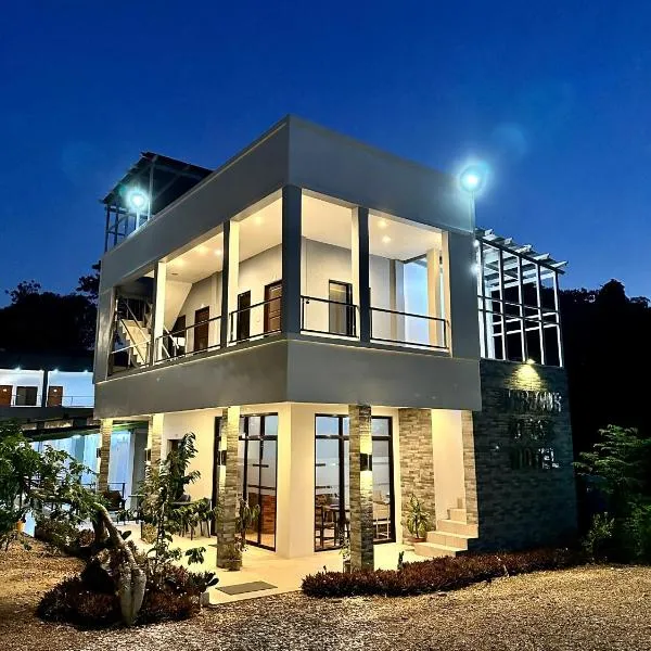 Harbour Bliss Hotel، فندق في كورون