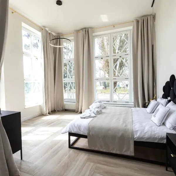 Srebrna Luxury Apartments - willa fabrykancka - wnętrza premium, hotel in Łódź