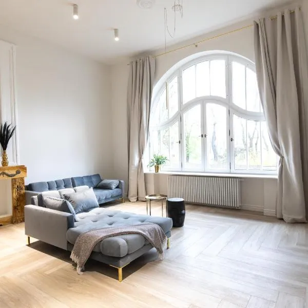 Srebrna Luxury Apartments - willa fabrykancka - wnętrza premium, hotel v Lodži
