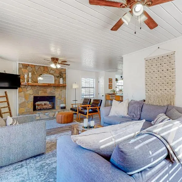 Creekside Cottage, hotel in Blairsville