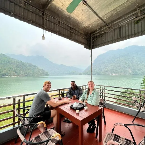Nhà nghỉ Sơn Lâm - Panorama lake view, hotel in An Ma