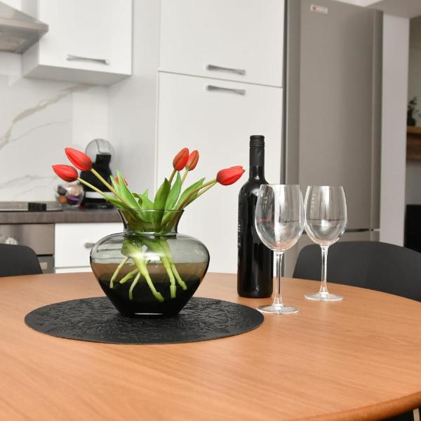 Apartman Gluić, Синь