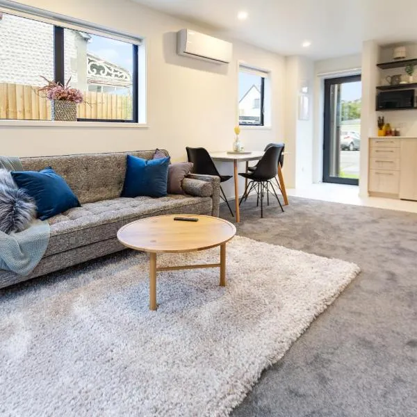 Explore Addington and CBD 1 bed w/carpark, hotel in Christchurch