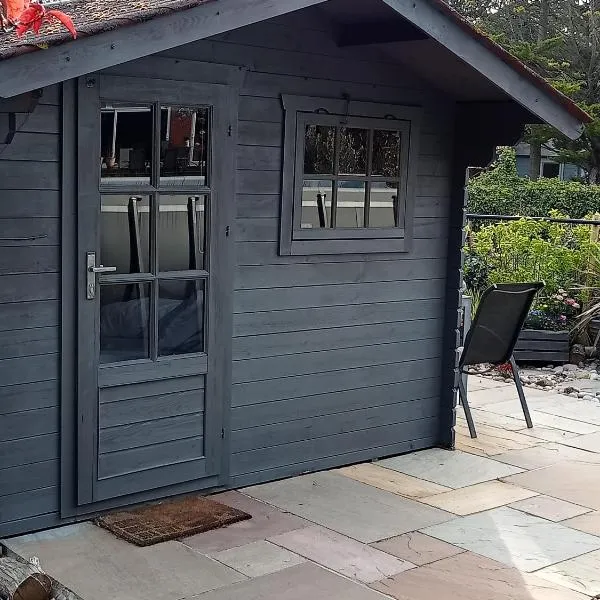 Delightful cosy cabin, hotel in Margate