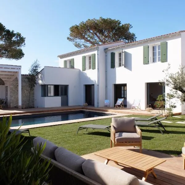 Villa Les Pins étoilés - 100m de la plage à La Couarde sur Mer, hotel in La Couarde-sur-Mer