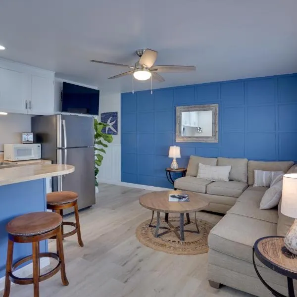 Catalina Island Duplex - Steps to Beach and Pier!, hôtel à Avalon