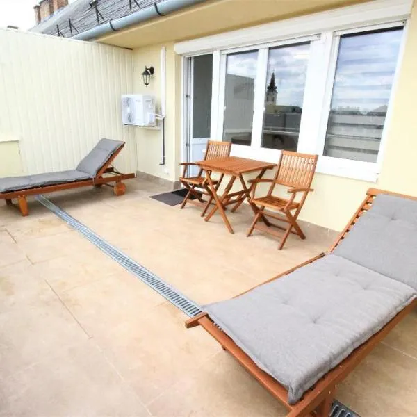 Rest House Apartman，位于尼赖吉哈佐的酒店