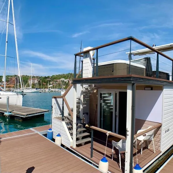 BellaVista HouseBoat Apartment Portorose, hotel in Portorož