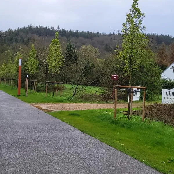 Le Brissoneau Rendeux – hotel w mieście Rendeux