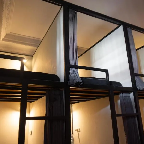 Sunshot Hostel, hotel in Legian