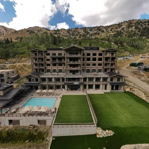 The Snowpine Lodge, מלון באלטה