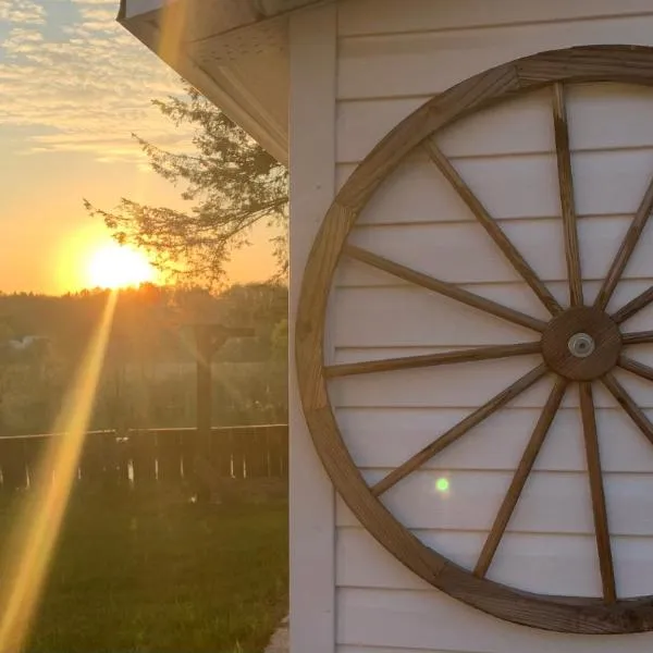 La Roue Dort, Hotel in Saint-Raymond