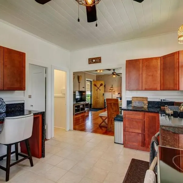 NEW Paddler's Inn- 3BR Hilo Downtown, hotel in Hilo