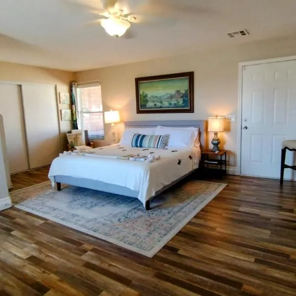 Falcon Cottage, hotel in Pahrump