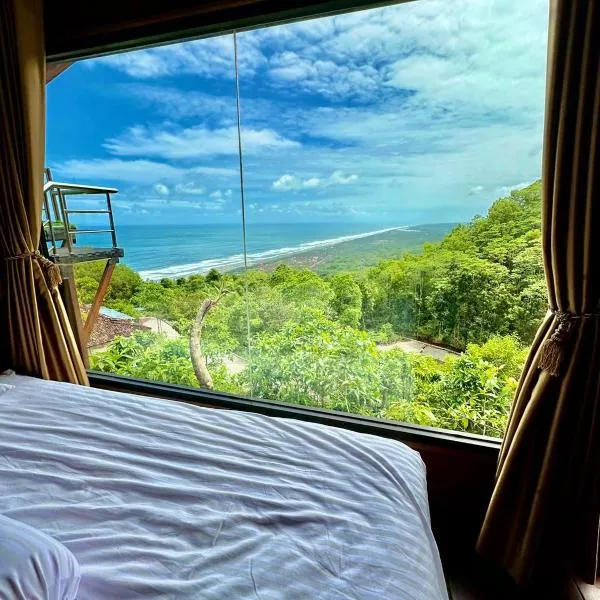 Glamping Omah Kayu at Watu Paris Jogja, hotel v destinaci Girijati