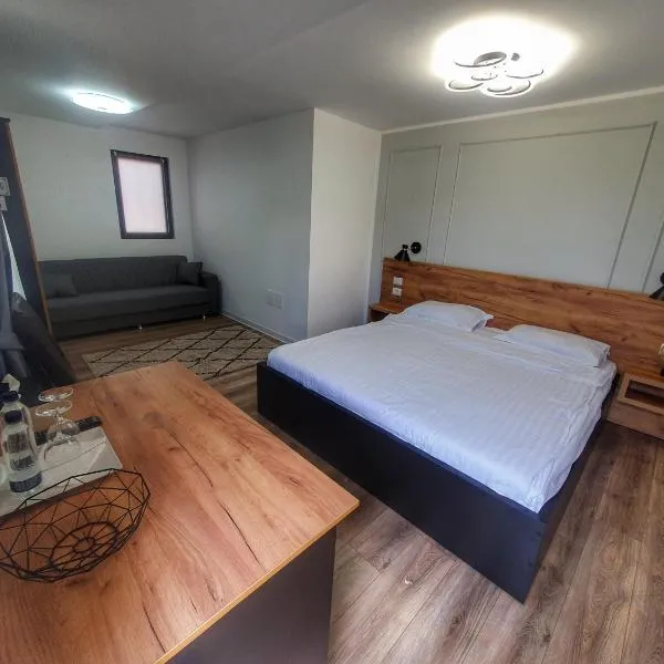 Vily Luxury Rooms, hotel in Focşani