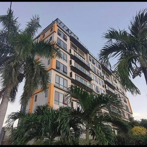 Luxury Condo - pool in Kingston G28, Hotel in Kingston