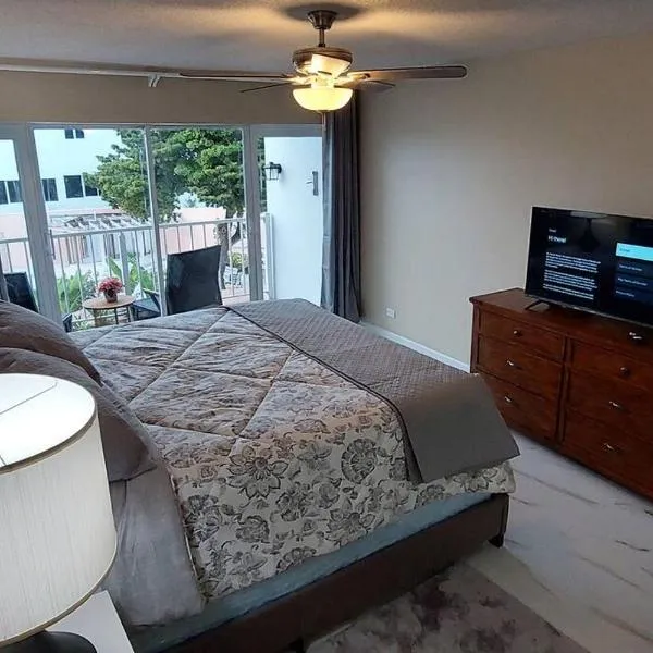 Nassau Harbour Cozy 2 bedroom Condo, hotel in Nassau