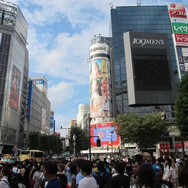 10 minutes direct to Shibuya Crossing! Heart of Tokyo! Mishuku, хотел в Токио