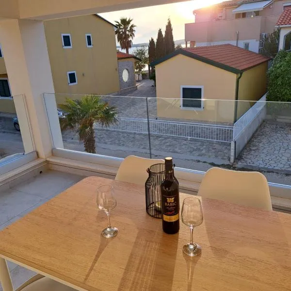 Mala Smokva Apartments Vir Prezida, hotel in Vir