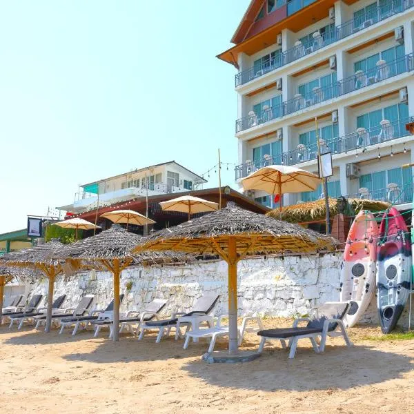 The Lord Nelson Hotel, hotel in Ban Chang