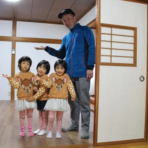 JR福井駅東口から徒歩7分(550m)。一棟貸切民泊トリプレッツ, hotel i Fukui