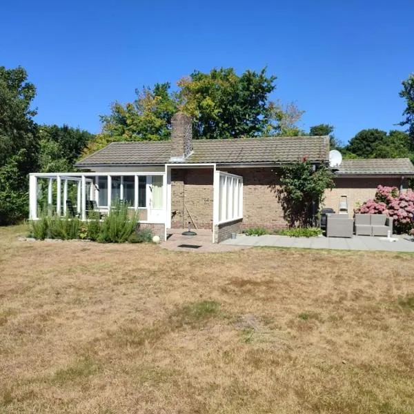 Vakantiehuis Hollum Ameland dichtbij strand en met ruime tuin - Ameland39 nl, hotel em Hollum